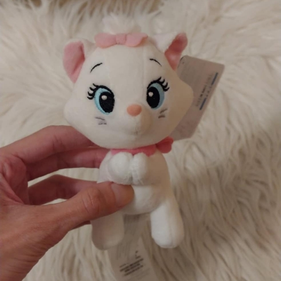 Disney Accessories - ❤️FIRM! DISNEY PARKS THE ARISTOCATS MARIE PLUSH MAGNET